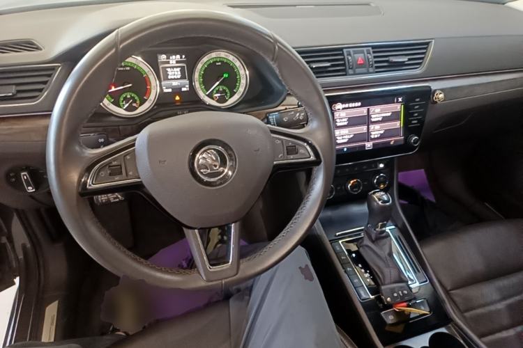 Used Skoda Superb 2018 TSI380 DSG Flagship Edition China V Standard Center Console