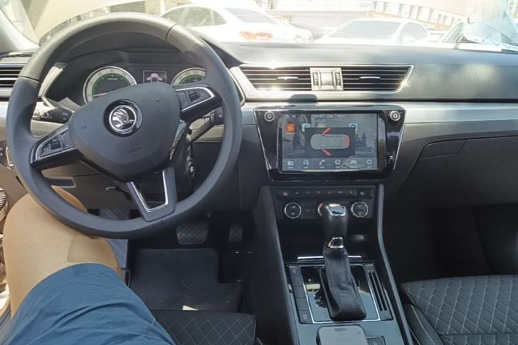 Used Skoda Superb 2018 TSI280 DSG Comfort Edition China V Standard Center Console