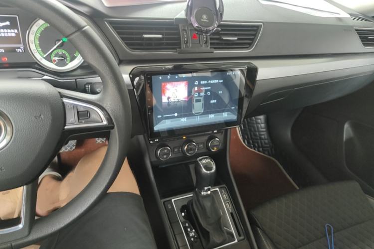 Used Skoda Superb 2018 TSI280 DSG Comfort Edition China VI Standard Center Console
