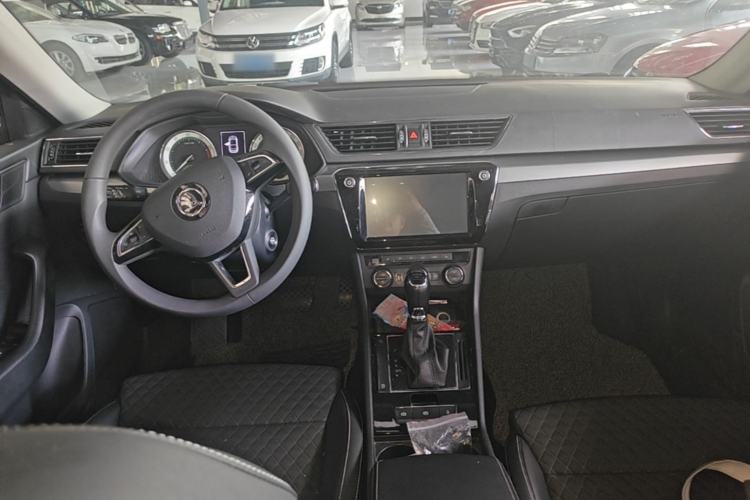 Used Skoda Superb 2018 TSI330 DSG Comfort Edition China VI Standard Center Console