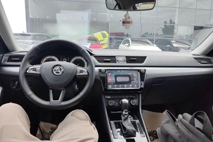 Used Skoda Superb 2018 TSI280 DSG Comfort Edition China V Standard Center Console