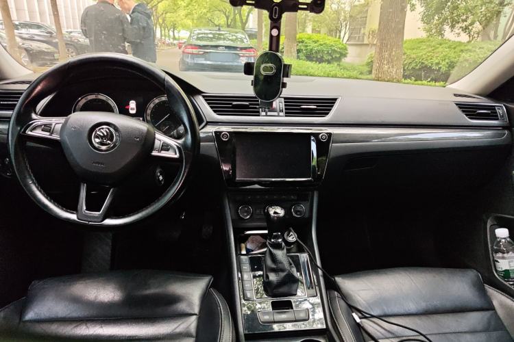 Used Skoda Superb 2018 TSI330 DSG Luxury Edition China V Standard Center Console