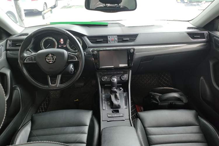Used Skoda Superb 2018 TSI330 DSG Luxury Edition China V Standard Center Console