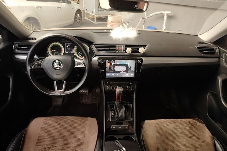 Used Skoda Superb 2018 TSI280 DSG Comfort Edition China V Standard Center Console