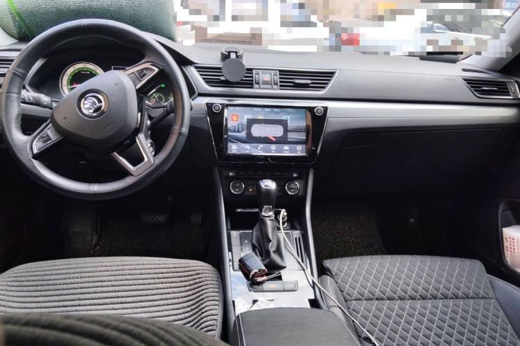 Used Skoda Superb 2018 TSI330 DSG Comfort Edition China V Standard Center Console
