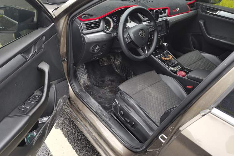 Used Skoda Superb 2018 TSI280 DSG Comfort Edition China V Standard Driver Seat