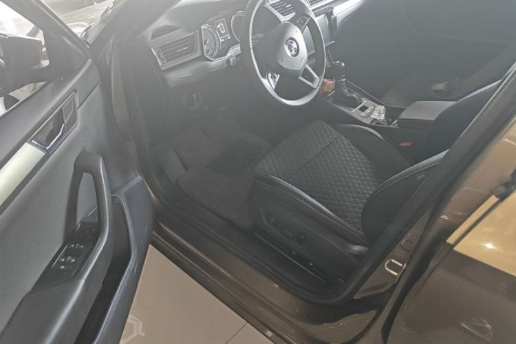Used Skoda Superb 2018 TSI330 DSG Comfort Edition China VI Standard Driver Seat