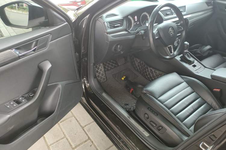 Used Skoda Superb 2018 TSI330 DSG Luxury Edition China V Standard Driver Seat