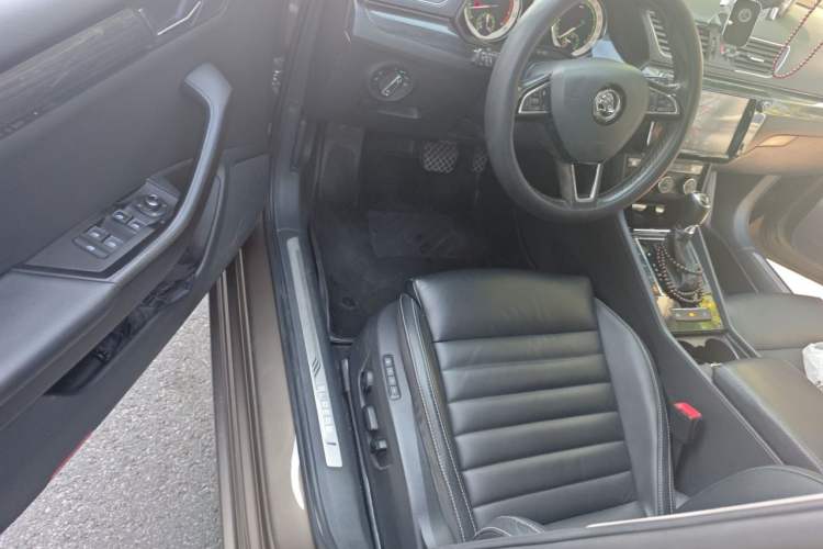 Used Skoda Superb 2018 TSI330 DSG Luxury Edition China V Standard Driver Seat