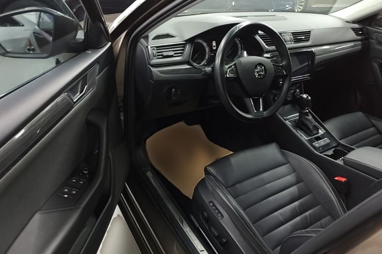 Used Skoda Superb 2018 TSI330 DSG Luxury Edition China V Standard Driver Seat