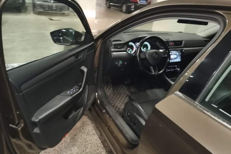 Used Skoda Superb 2018 TSI330 DSG Comfort Edition China V Standard Driver Seat
