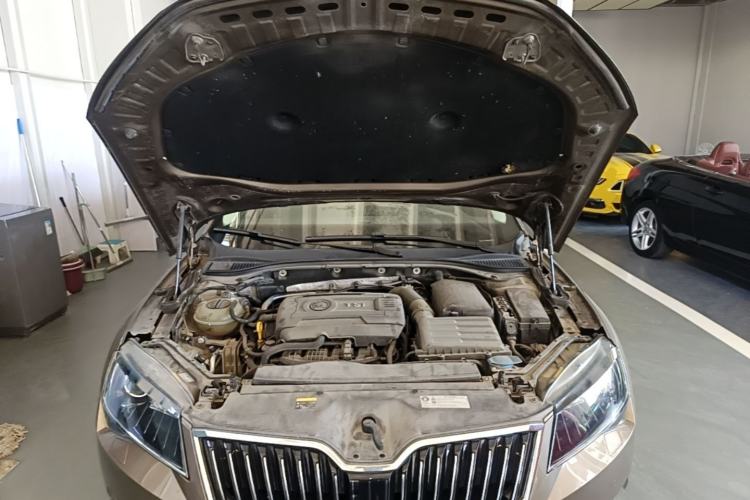 Used Skoda Superb 2018 TSI380 DSG Flagship Edition China V Standard Engine Bay