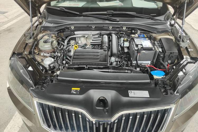 Used Skoda Superb 2018 TSI280 DSG Comfort Edition China VI Standard Engine Bay