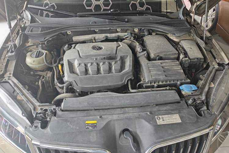 Used Skoda Superb 2018 TSI330 DSG Comfort Edition China VI Standard Engine Bay