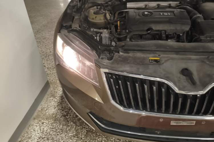 Used Skoda Superb 2018 TSI330 DSG Comfort Edition China V Standard Engine Bay Right