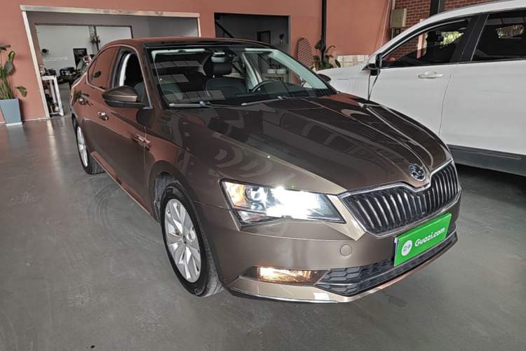Used Skoda Superb 2018 TSI280 DSG Comfort Edition China V Standard Front Right 45 Deg