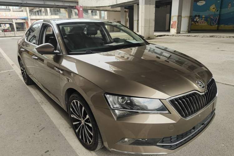 Used Skoda Superb 2018 TSI280 DSG Comfort Edition China VI Standard Front Right 45 Deg