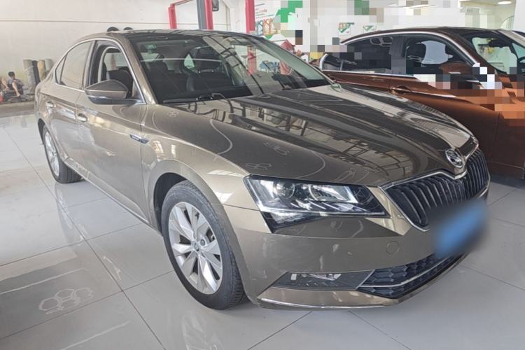 Used Skoda Superb 2018 TSI330 DSG Comfort Edition China VI Standard Front Right 45 Deg
