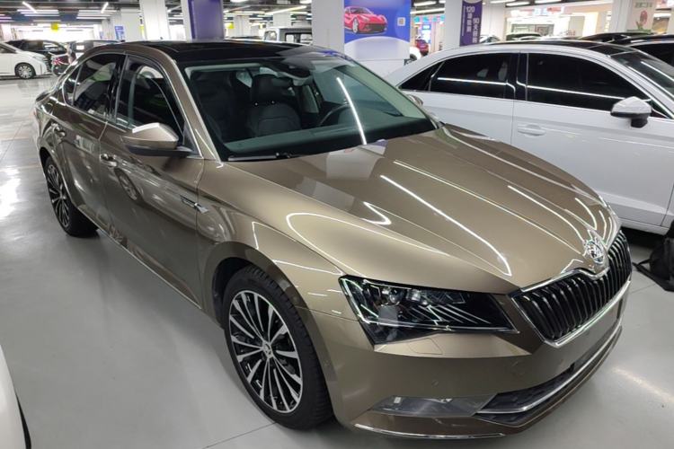 Used Skoda Superb 2018 TSI330 DSG Luxury Edition China V Standard Front Right 45 Deg
