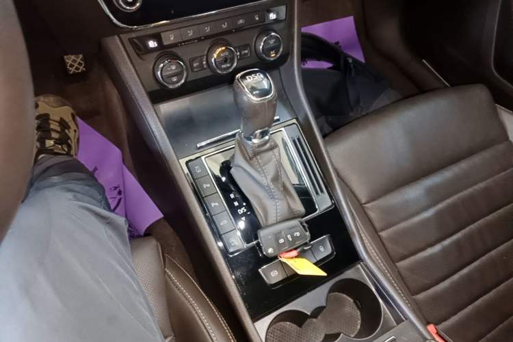 Used Skoda Superb 2018 TSI380 DSG Flagship Edition China V Standard Gear Lever