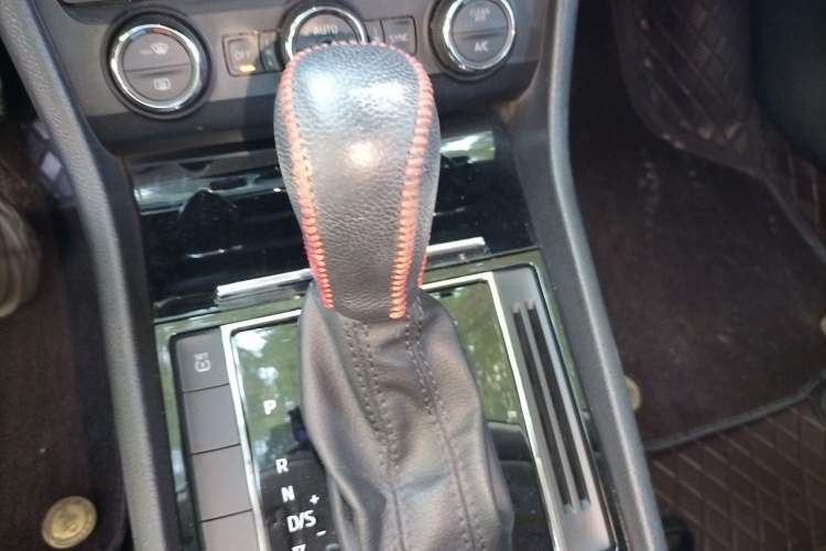 Used Skoda Superb 2018 TSI280 DSG Comfort Edition China V Standard Gear Lever