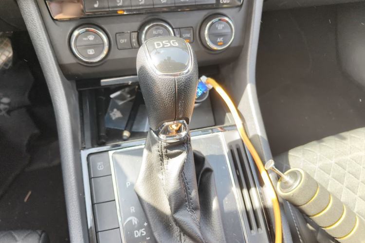 Used Skoda Superb 2018 TSI280 DSG Comfort Edition China V Standard Gear Lever