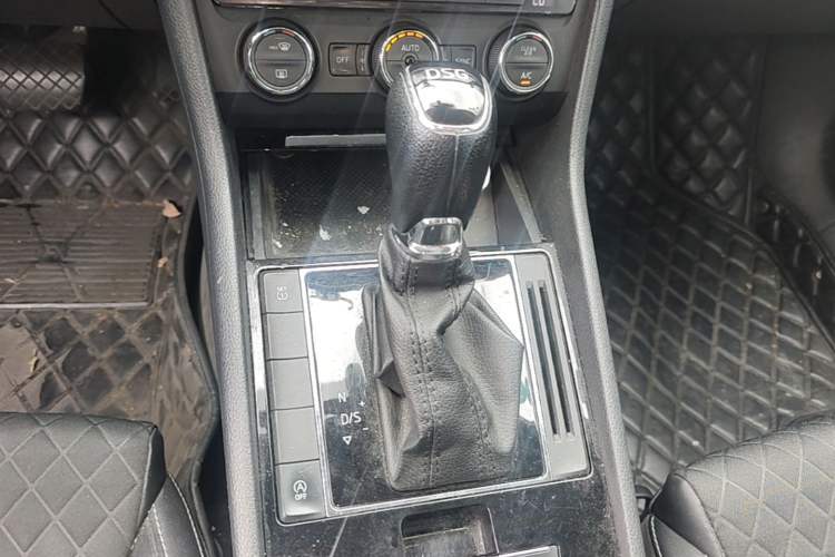 Used Skoda Superb 2018 TSI280 DSG Comfort Edition China V Standard Gear Lever
