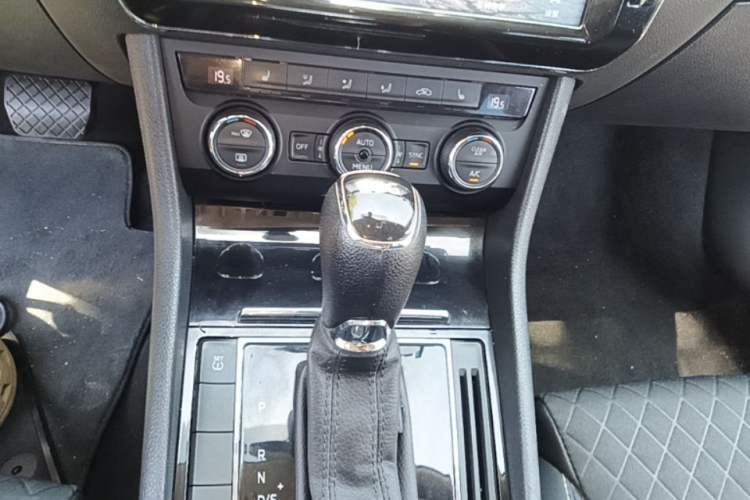 Used Skoda Superb 2018 TSI280 DSG Comfort Edition China V Standard Gear Lever