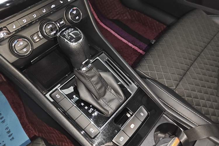 Used Skoda Superb 2018 TSI280 DSG Comfort Edition China V Standard Gear Lever