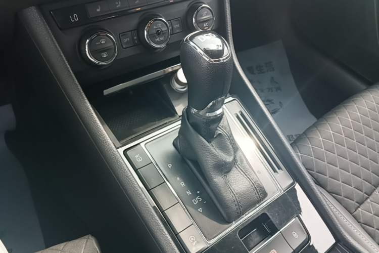 Used Skoda Superb 2018 TSI330 DSG Comfort Edition China V Standard Gear Lever