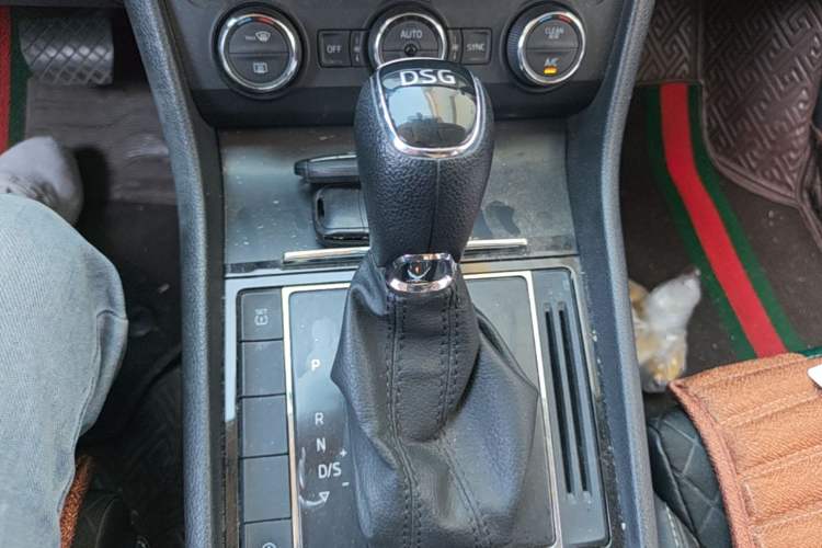 Used Skoda Superb 2018 TSI280 DSG Comfort Edition China V Standard Gear Lever