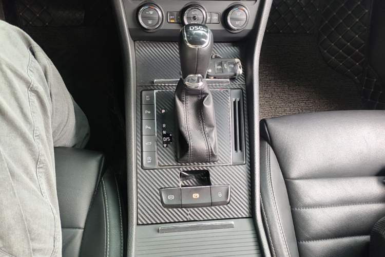Used Skoda Superb 2018 TSI330 DSG Luxury Edition China V Standard Gear Lever