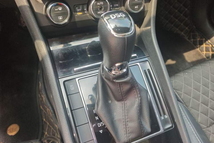 Used Skoda Superb 2018 TSI280 DSG Comfort Edition China V Standard Gear Lever