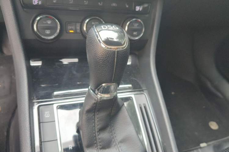 Used Skoda Superb 2018 TSI280 DSG Comfort Edition China V Standard Gear Lever