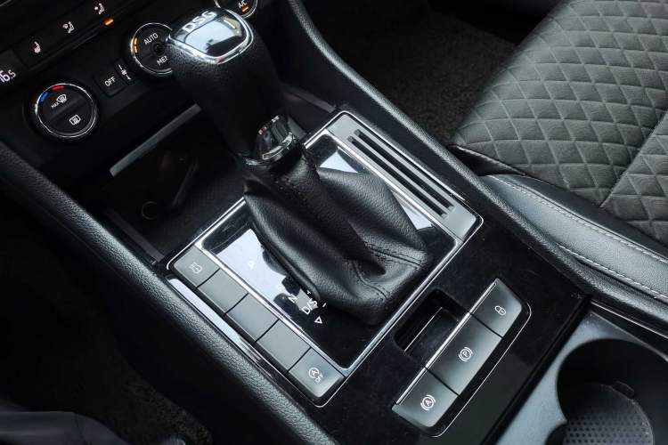 Used Skoda Superb 2018 TSI330 DSG Comfort Edition China V Standard Gear Lever