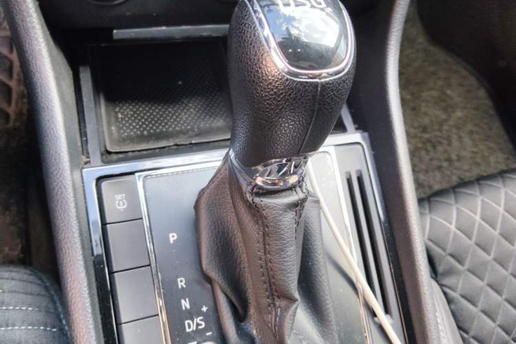Used Skoda Superb 2018 TSI330 DSG Comfort Edition China V Standard Gear Lever