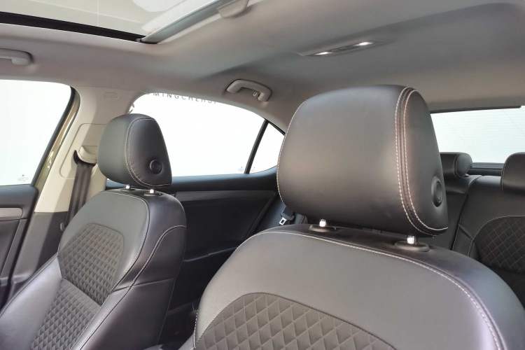 Used Skoda Superb 2018 TSI330 DSG Comfort Edition China V Standard Headliner