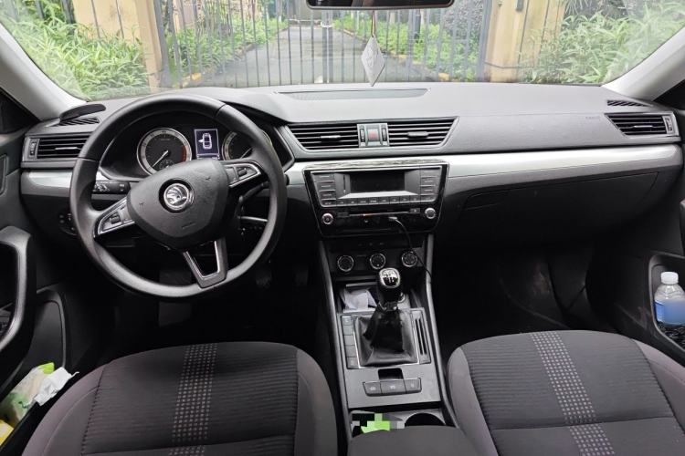Used Skoda Superb 2018 TSI280 Manual Standard Edition China V Standards Interior 2