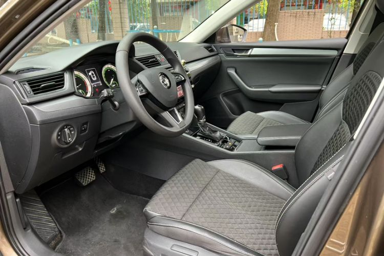 Used Skoda Superb 2018 TSI280 DSG Comfort Edition China V Standard Interior 3