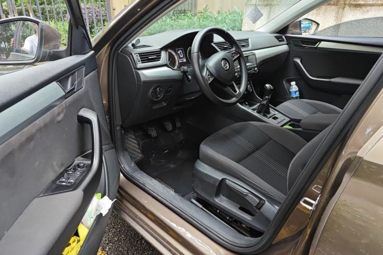Used Skoda Superb 2018 TSI280 Manual Standard Edition China V Standards Interior 3