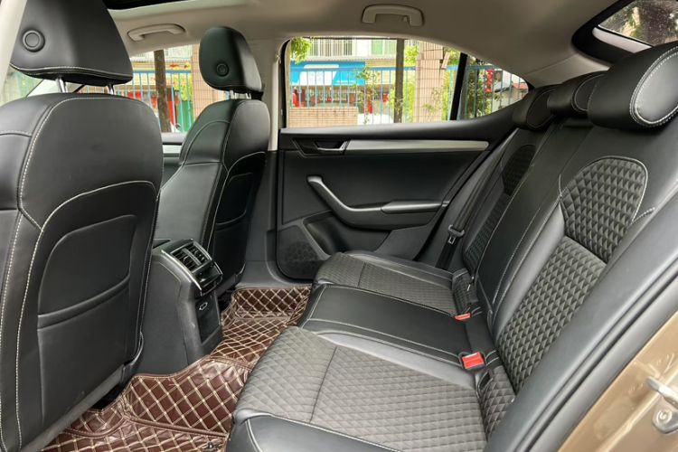 Used Skoda Superb 2018 TSI280 DSG Comfort Edition China V Standard Interior 4