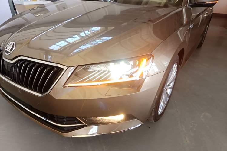 Used Skoda Superb 2018 TSI380 DSG Flagship Edition China V Standard Left Front Headlight