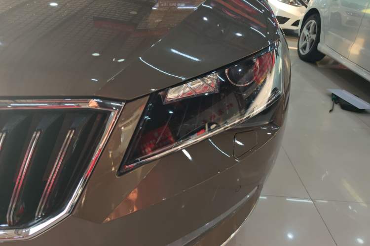 Used Skoda Superb 2018 TSI330 DSG Luxury Edition China V Standard Left Front Headlight