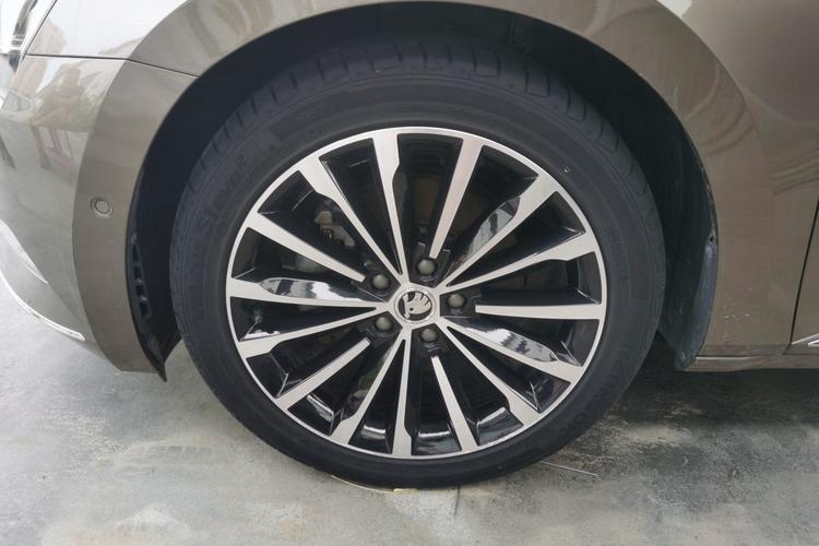 Used Skoda Superb 2018 TSI330 DSG Luxury Edition China V Standard Left Front Wheel Hub