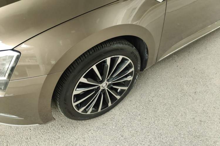 Used Skoda Superb 2018 TSI280 DSG Comfort Edition China VI Standard Left Front Wheel Hub