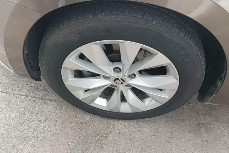 Used Skoda Superb 2018 TSI330 DSG Comfort Edition China V Standard Left Front Wheel Hub