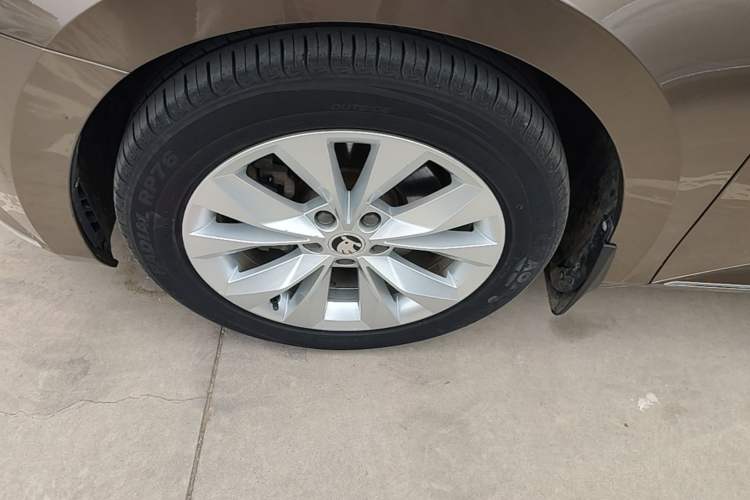 Used Skoda Superb 2018 TSI280 DSG Comfort Edition China V Standard Left Front Wheel Hub