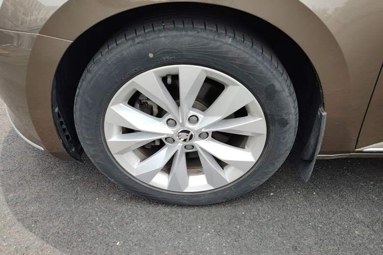 Used Skoda Superb 2018 TSI280 DSG Comfort Edition China V Standard Left Front Wheel Hub