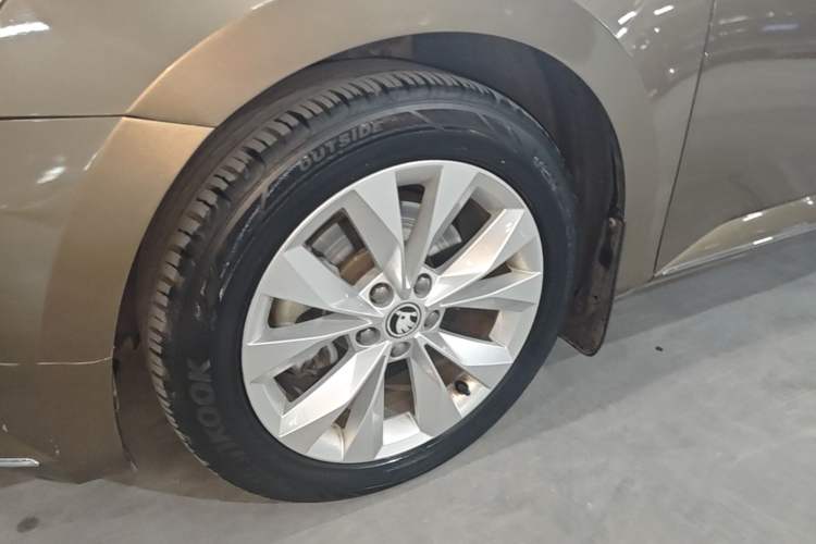 Used Skoda Superb 2018 TSI330 DSG Comfort Edition China V Standard Left Front Wheel Hub