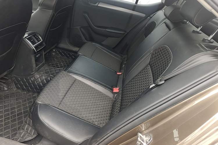 Used Skoda Superb 2018 TSI280 DSG Comfort Edition China V Standard Left Rear Seat